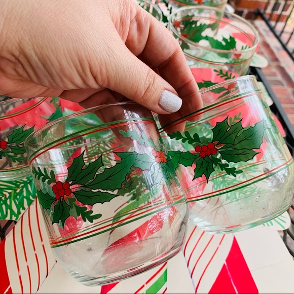 Set of 8 Vintage Holly berries glass juice eggnog Christmas cups glasses… - Picture 6 of 8